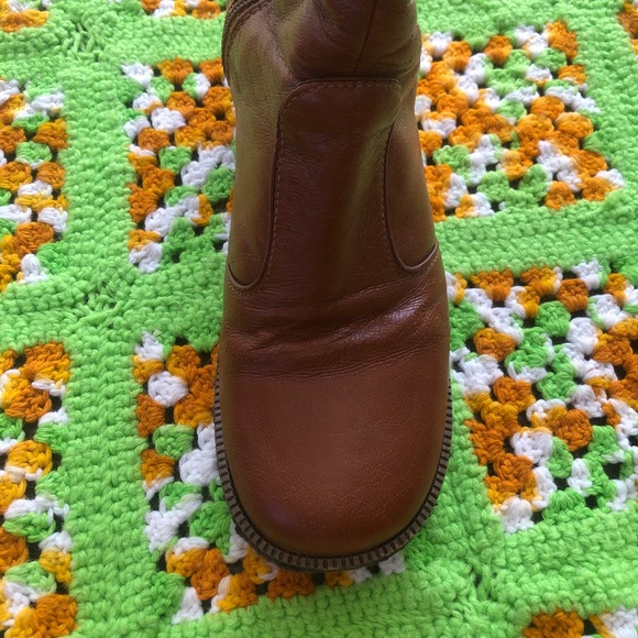 SOLD Vintage 70s Vegan Winter Boots - Picture 4 of 5
